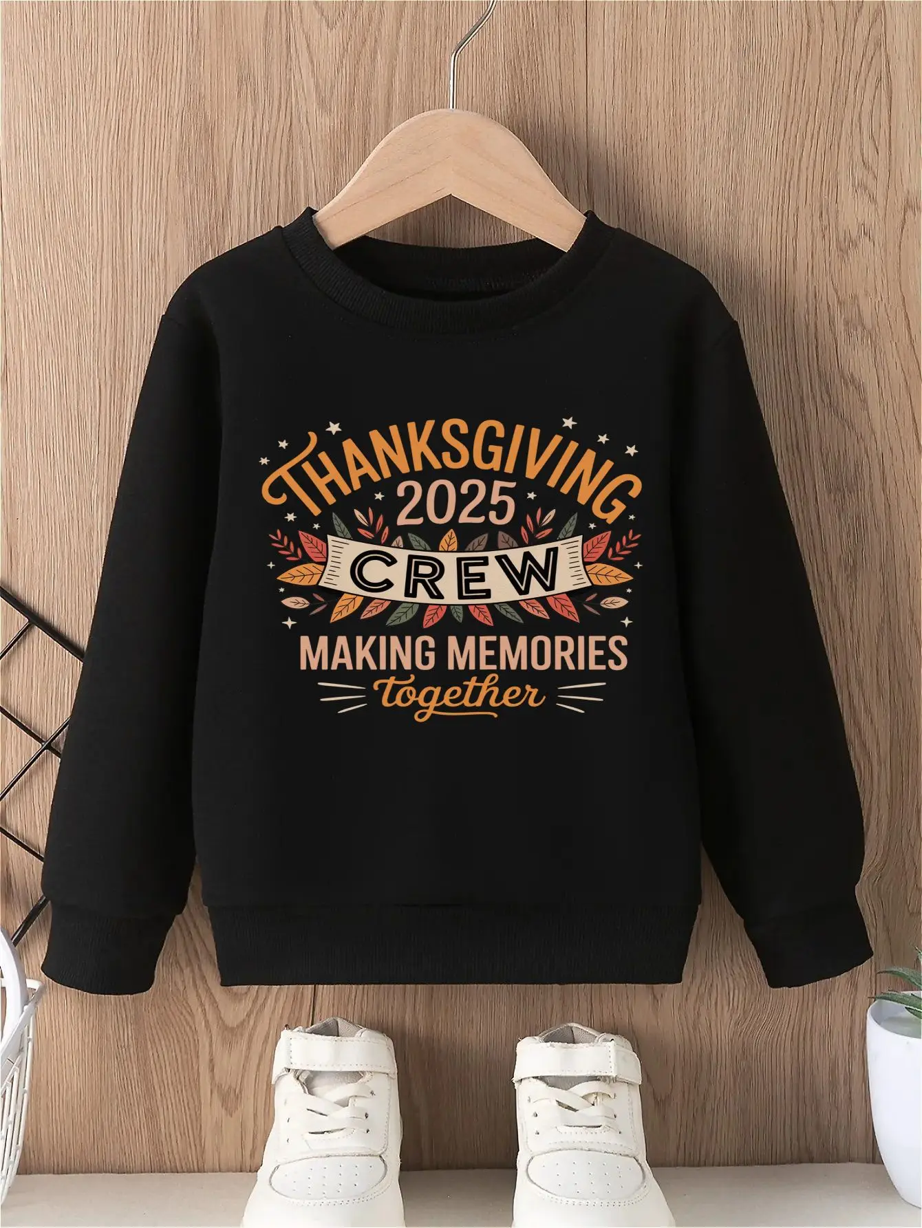 Thanksgiving 2025 crew boy's pullover sweatshirt festive leaf and banner graphic, cozy and stylish round neck long sleeved top