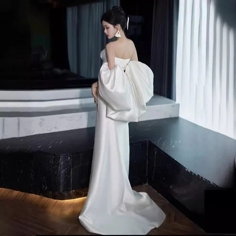 الساتان الفرنسي خارج الكتف فستان الزفاف الخفيف العروس المتخصصة بسيطة الأبيض حورية البحر تحية خارج فستان الزفاف ثوب الزفاف
