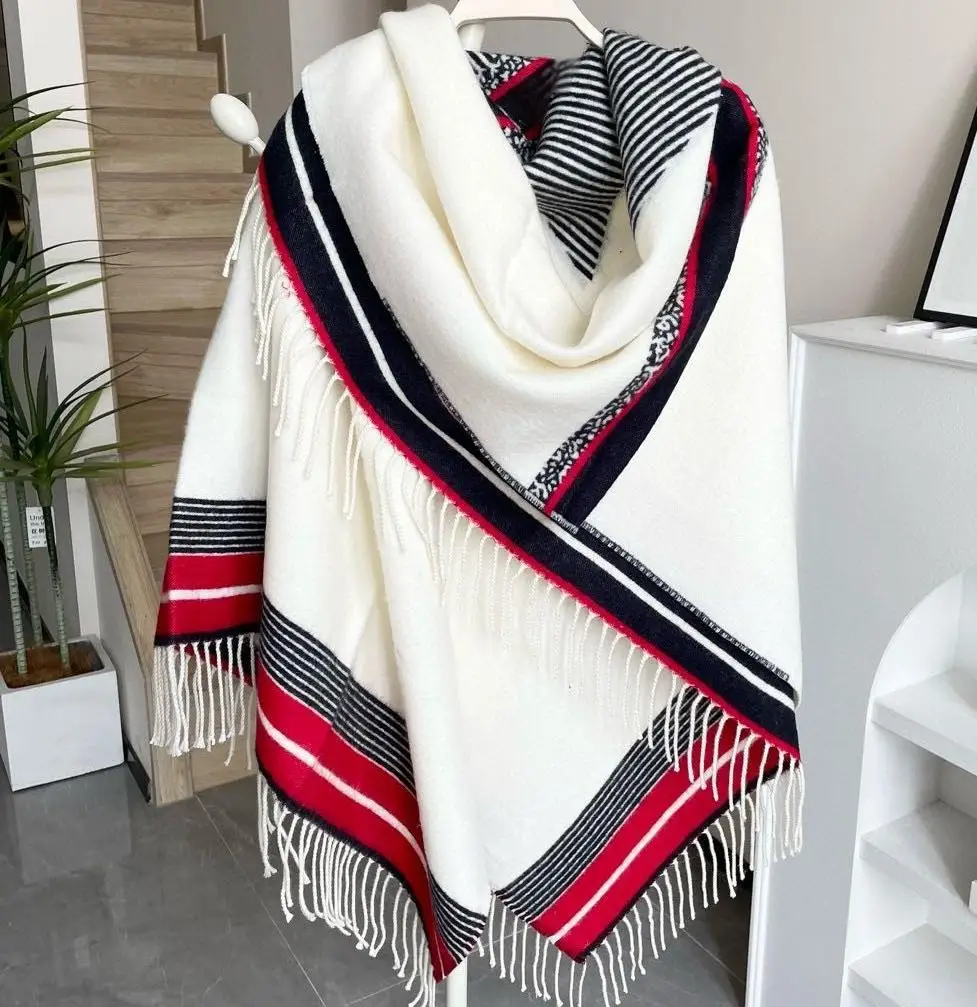 الإكسسوارات النسائية الجديدة والأوشحة وتدفئة الرقبة والشالات وهدايا العطلات جميعها مصنوعة يدويًا من قبل الفنانين الماهرين. #5