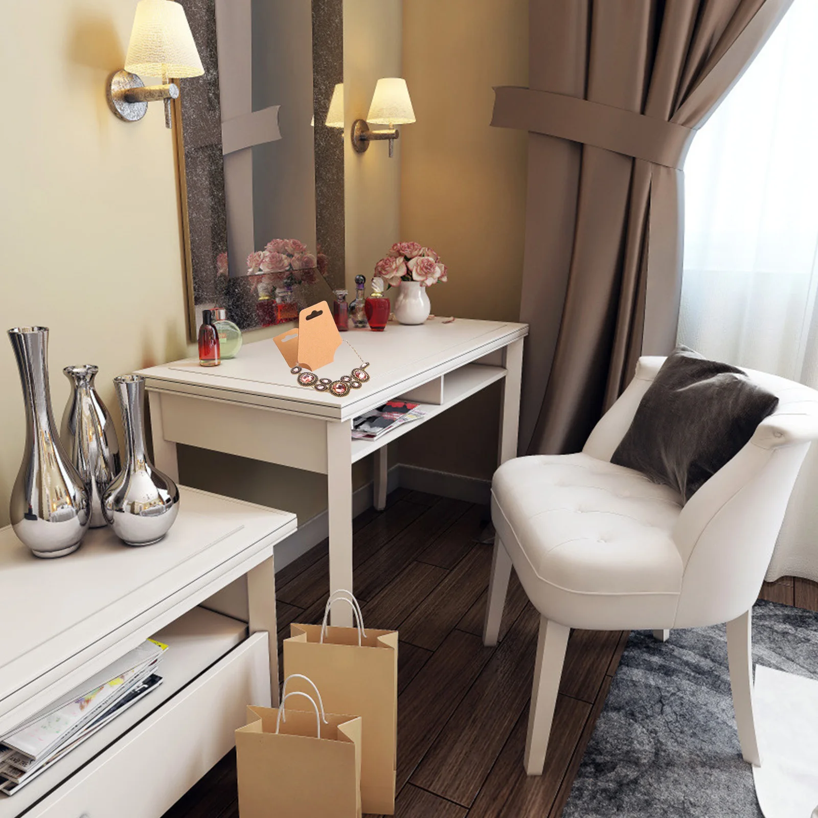 300 قطعة بطاقات عرض للمجوهرات ورق كرافت فارغ نصف أضعاف حامل بطاقات قلادة مع ثقب قبل قطع لسهولة التعبئة والتغليف