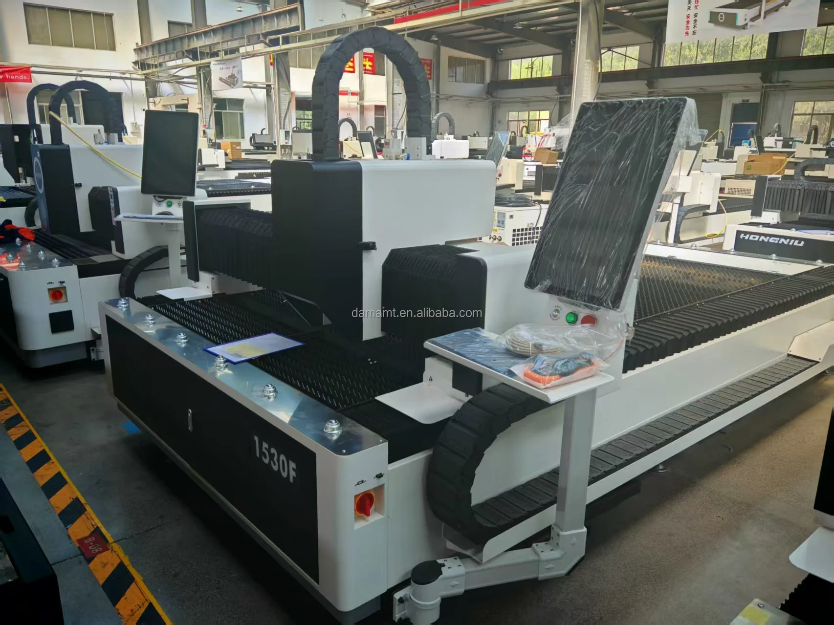 BM110 BM111 رئيس سعر المصنع الصفائح المعدنية الصلب الحديد آلة القطع بليزر الألياف باستخدام الحاسب الآلي 1.5kw 3kw 6kw قطع الكربون الصلب بالليزر