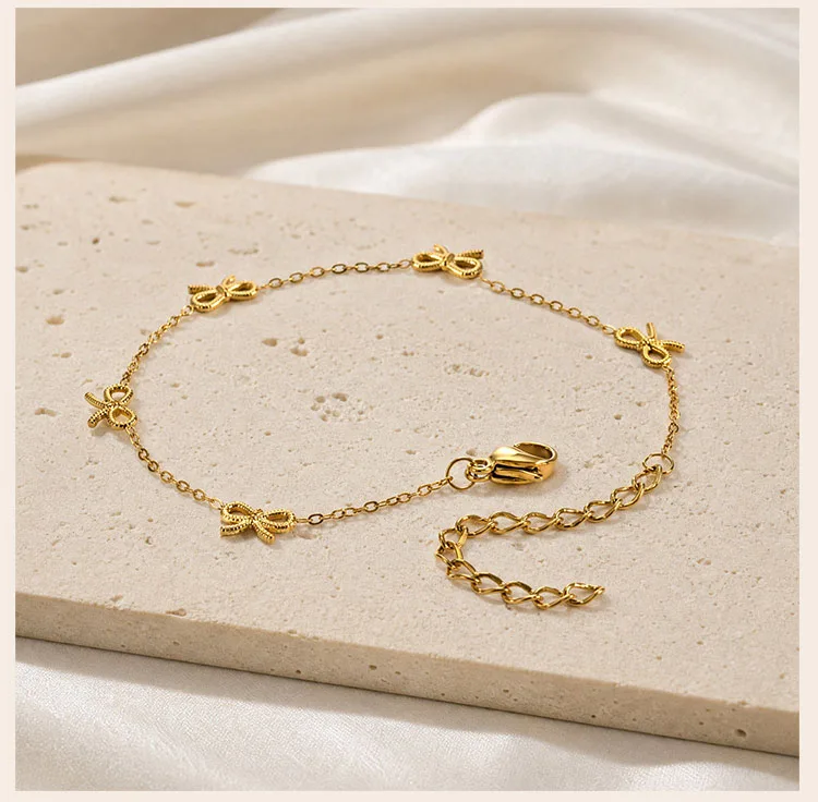 Armband mit mehreren Schleifenanhängern, zarte Kette aus goldfarbenem Edelstahl, Modeschmuck-Sortiment – Detail 5