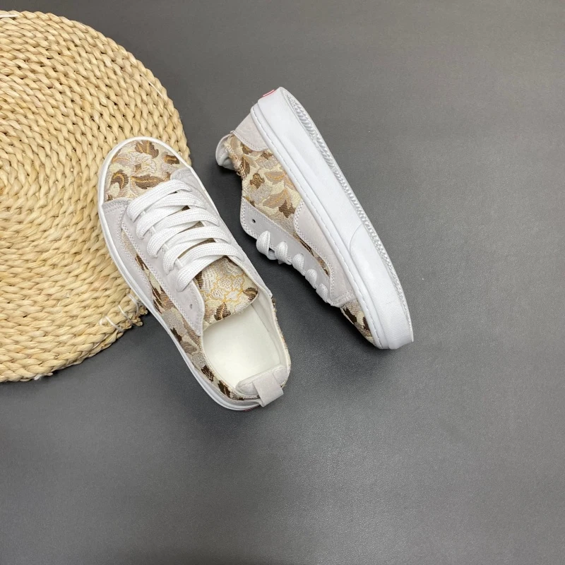 

Mi white jacquard embroidered low top board shoes, new Chinese style splicing casual canvas shoes, gentle temperament, versatile