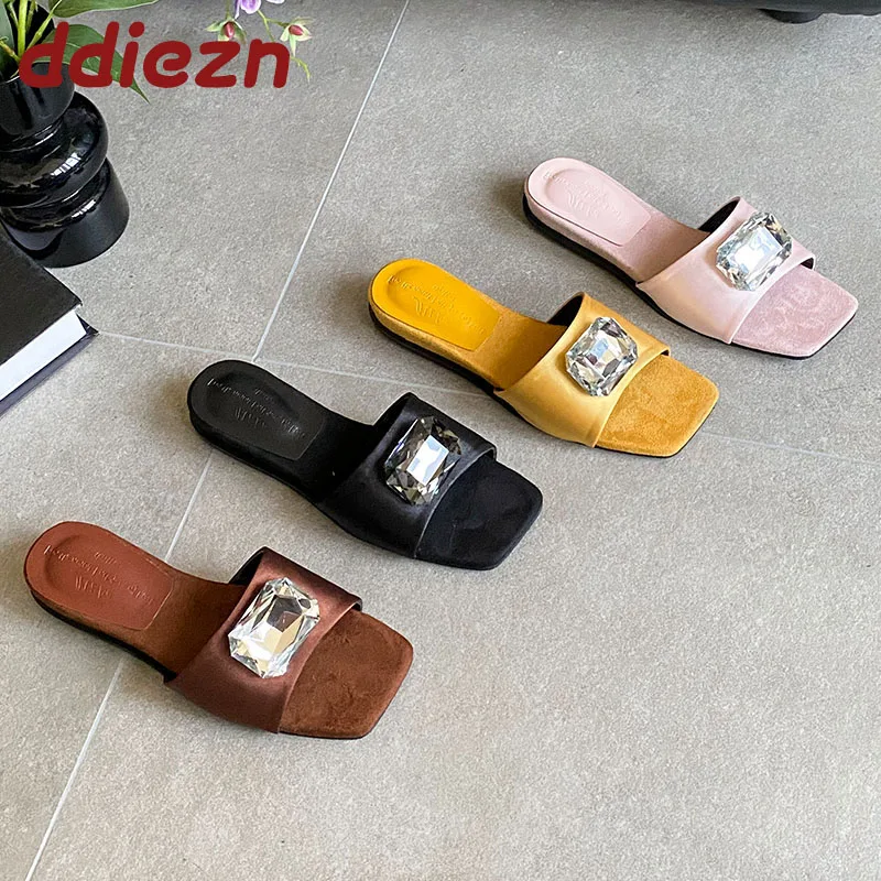 

Luxury Female Crystal Footwear Ladies Flats Slippers Shoes Fashion Rhinestones Women Flats Slippers Slides Sandals Shoes