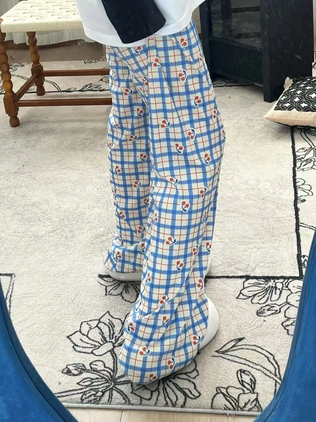 Pantalon femme élégant dentelle crochet garniture taille haute soirée coupe ajustée sophistiqué chic moderne mode formelle