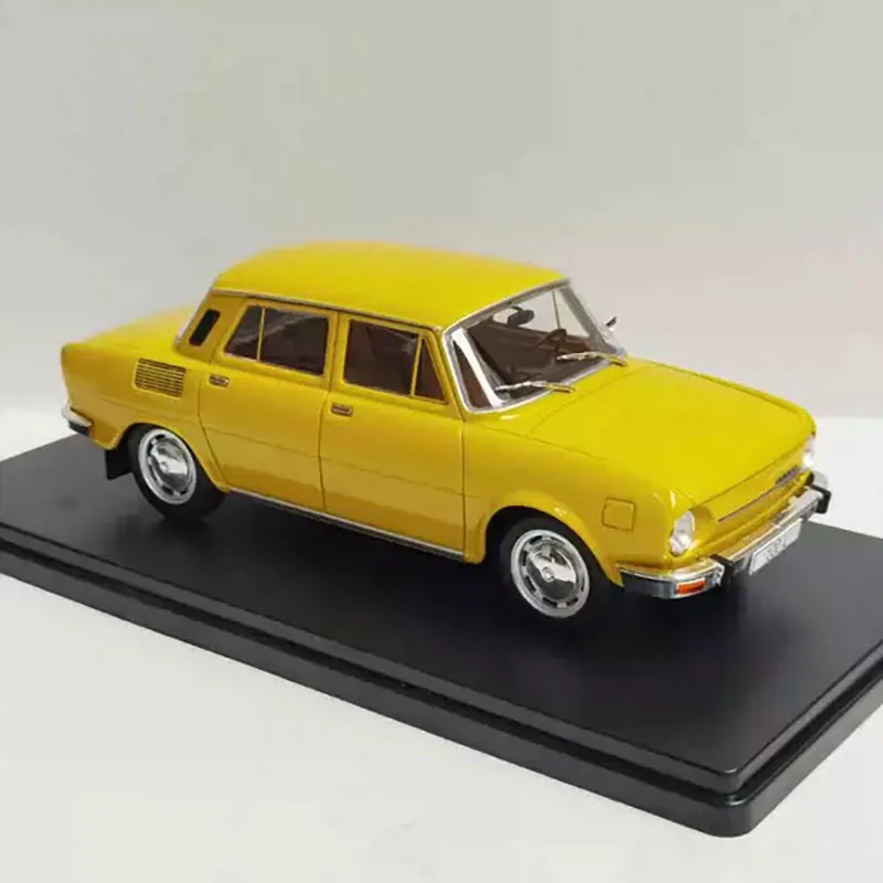 Diecast 1:24 Scale SKODA 100L Alloy Simulation Car Model Toy Collectible Ornaments