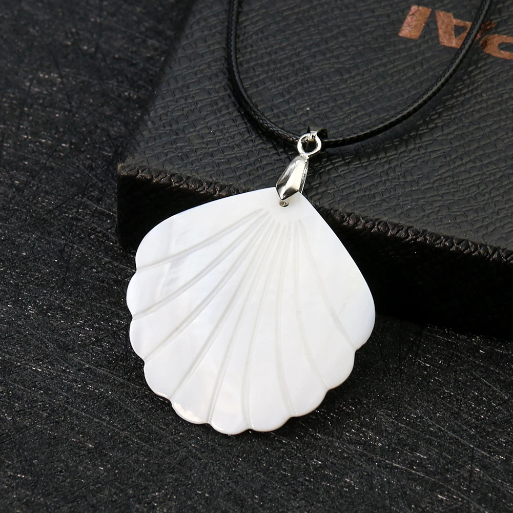 

White Shell Necklace Mother of Pearl Pendant Carving Palmetto Fan Cowry Charm Summer Sector MOP Chain Party Woman Jewelry Gift