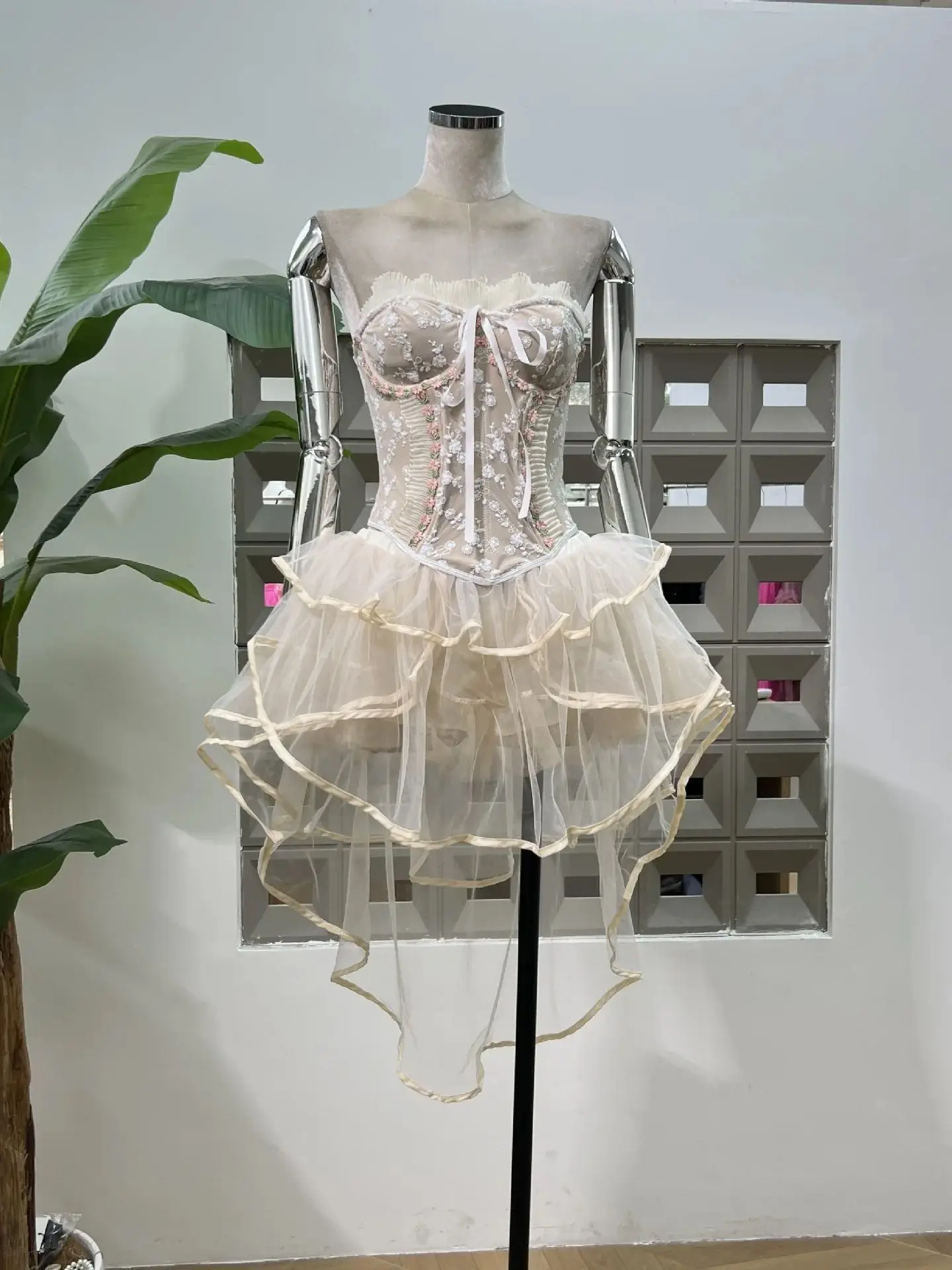 

Summer New French Unique Embroidery Fishbone Corset Strapless Top Irregular Mini Skirt TwoPiece Set Women's Birthday Party Dress