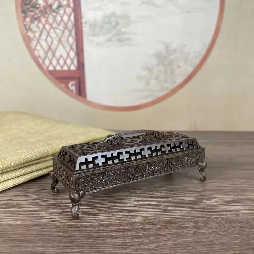 Antique metal ornaments Four legged sleeping incense burner Length about 11cm, width about 4.5cm, height about 4cm, weight 160g
