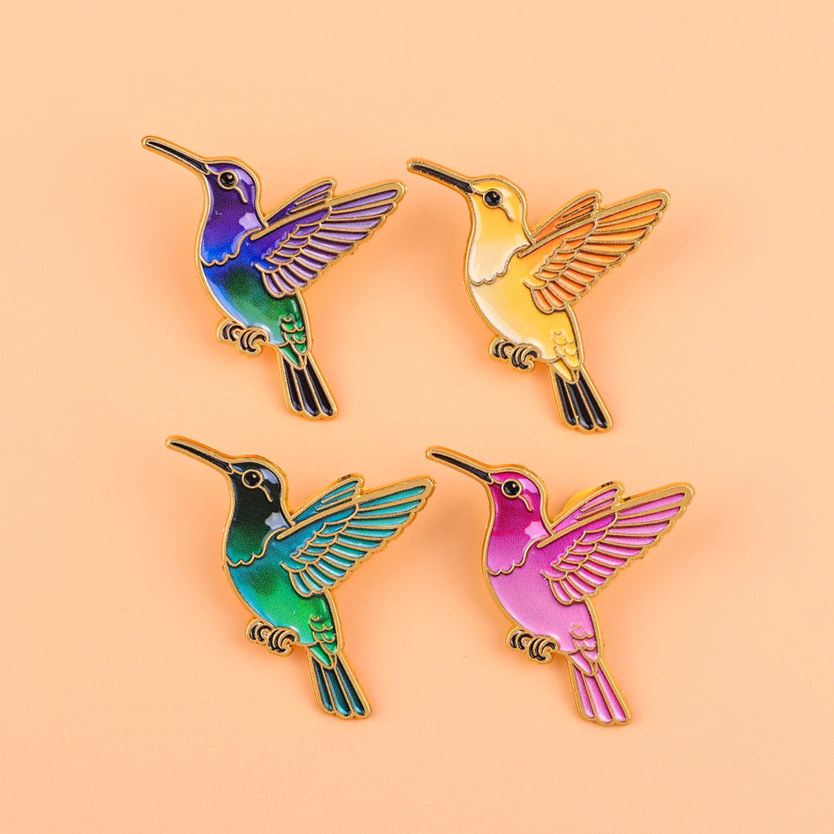 Pin de solapa de esmalte colibrí multicolor para chaqueta