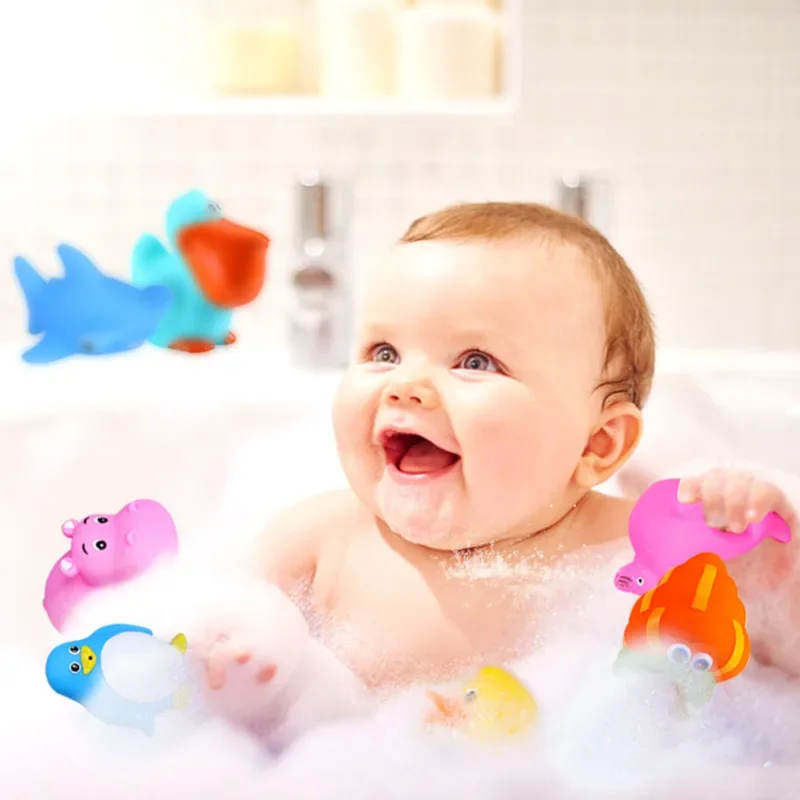 10 pz/set simpatici animali che nuotano giocattoli d'acqua per bambini galleggiante in gomma morbida Squeeze Sound giocattolo da bagno stridulo per giocattoli da bagno per bambini