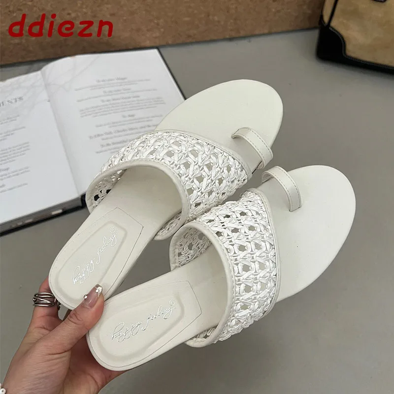 

Летние модные шлепанцы с круглым носком на низком каблуке для женщин, пляжные вьетнамки, женские сандалии, туфли на каблуке