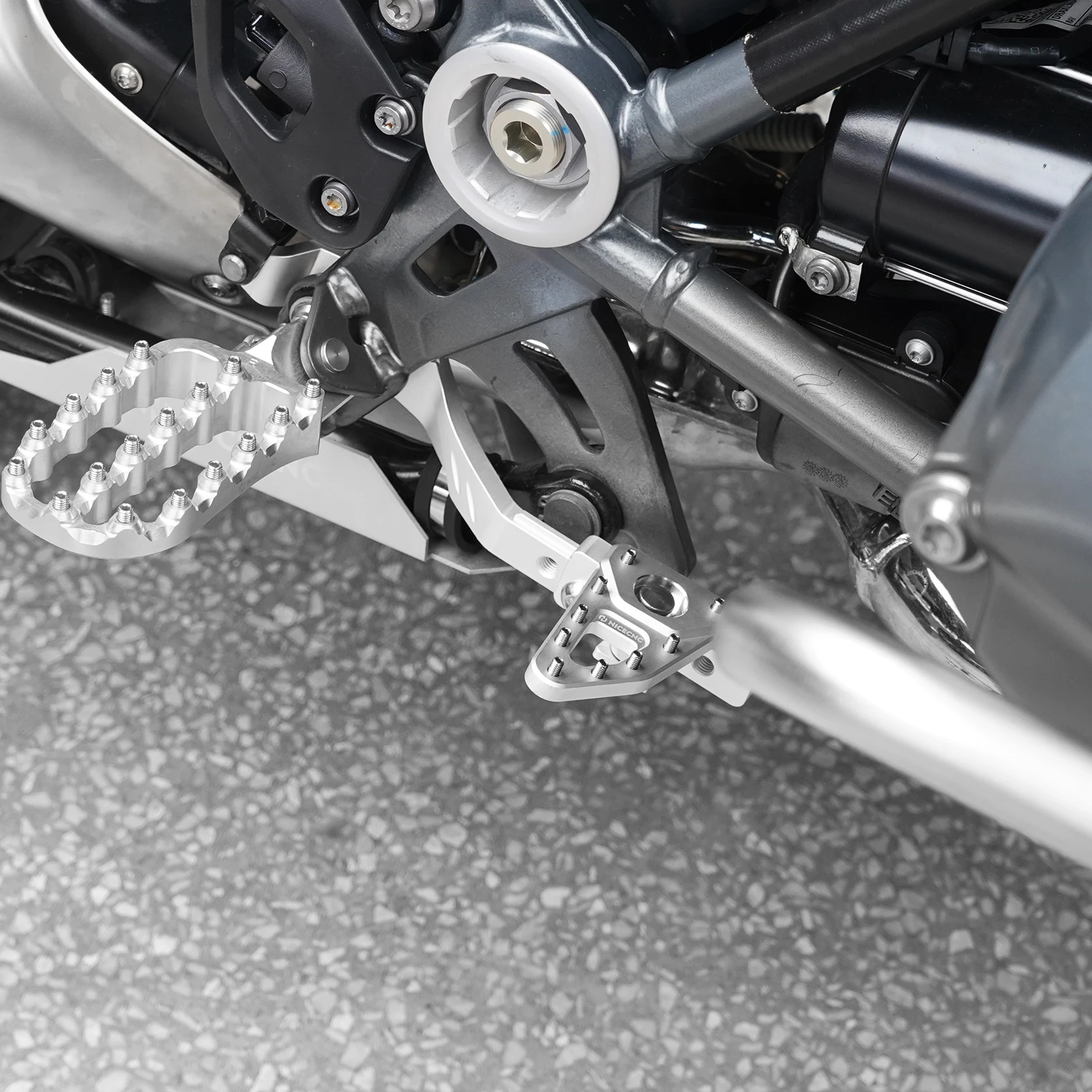 NICECNC Hintere Bremshebel-Pedale mit breiten Fußrasten für BMW R1250GS R 1250GS R1250 GS 2019-2023 2022 2021 R1200GS 2013-2018 – Detail 18