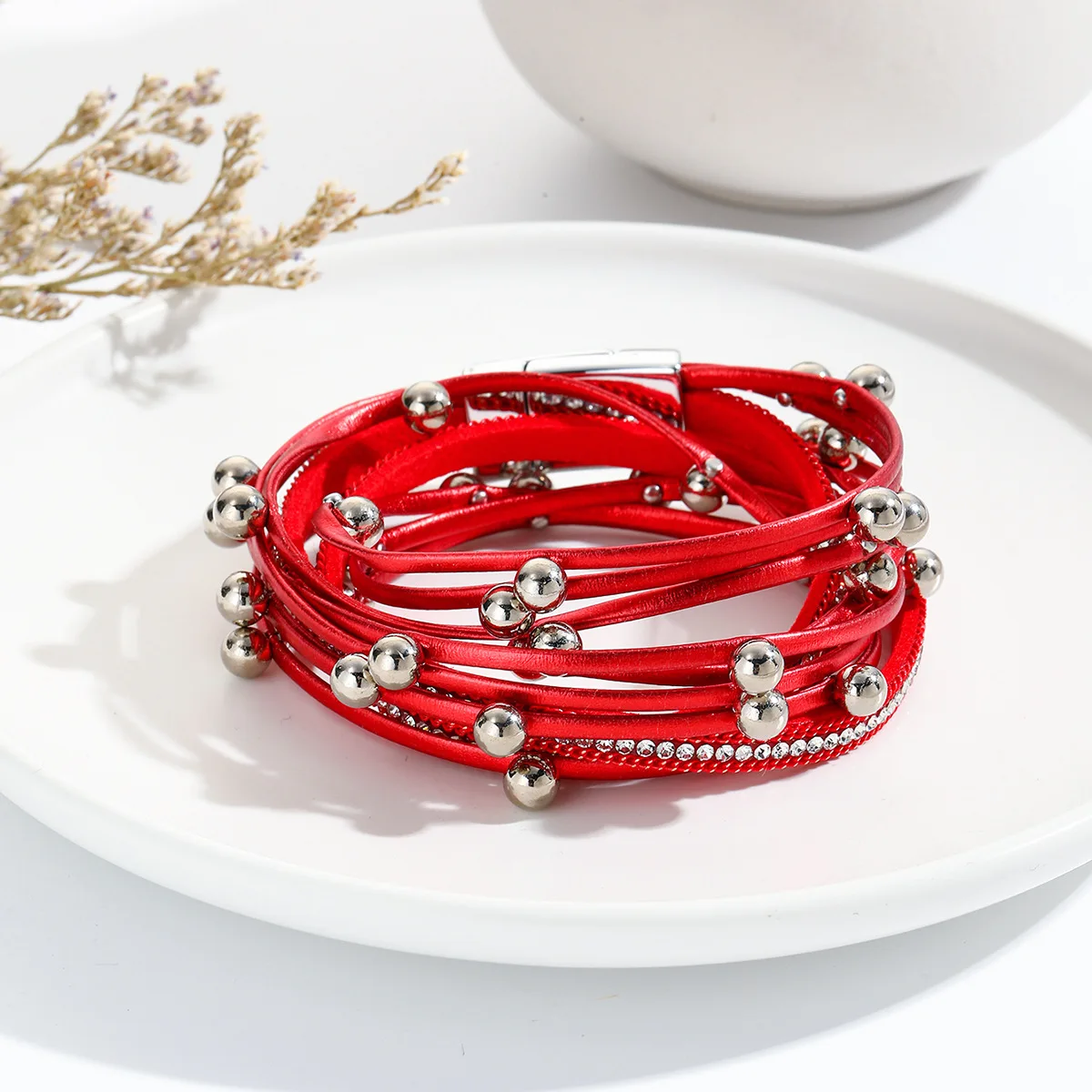 Pulsera de cuero multicapa con tachuelas, dos anillos cruzados de Europa y Estados Unidos, moda para mujer