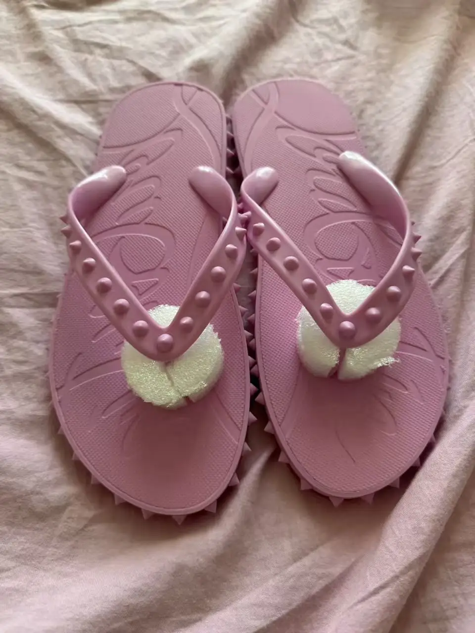 

New Men's and Women's Flat Leisure Slippers 2026 High-quality Men's and Women's Outdoor Non-slip Rivet Beach Flip-flops