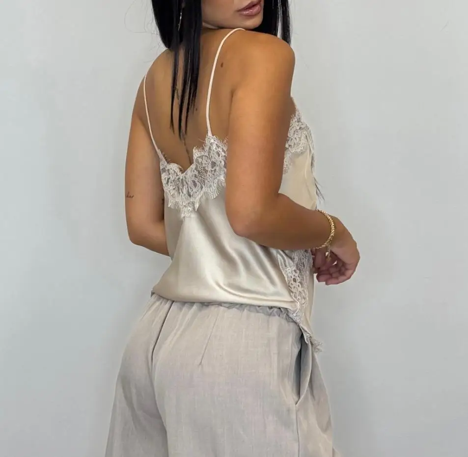 قميص قصير نسائي من الدانتيل بدون أكمام مزين بالدانتيل الأسود فوق قميص أبيض صيفي بدون أكمام للحفلات #2