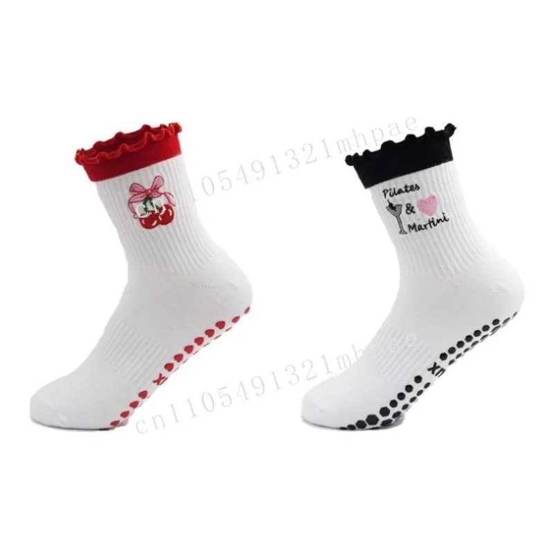 

Sample yoga socks 1 pair, randomly shipped, not accepting specified patterns, customizable, minimum order of 100 pairs