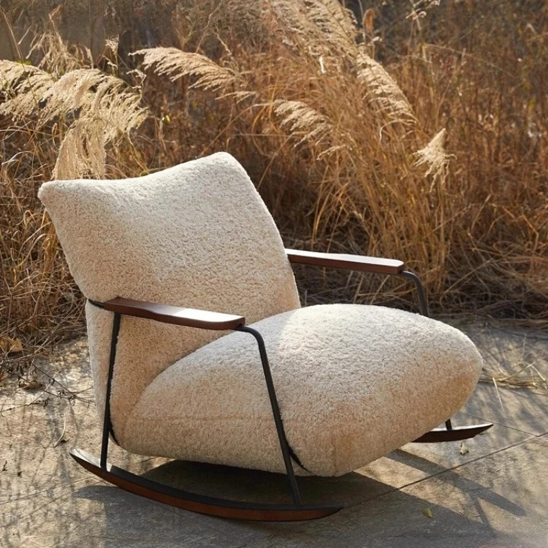 

Кресло-качалка в средневековом стиле, ретро-кресло из овечьей шерсти, кремового цвета, для отдыха и релаксации, одноместное.