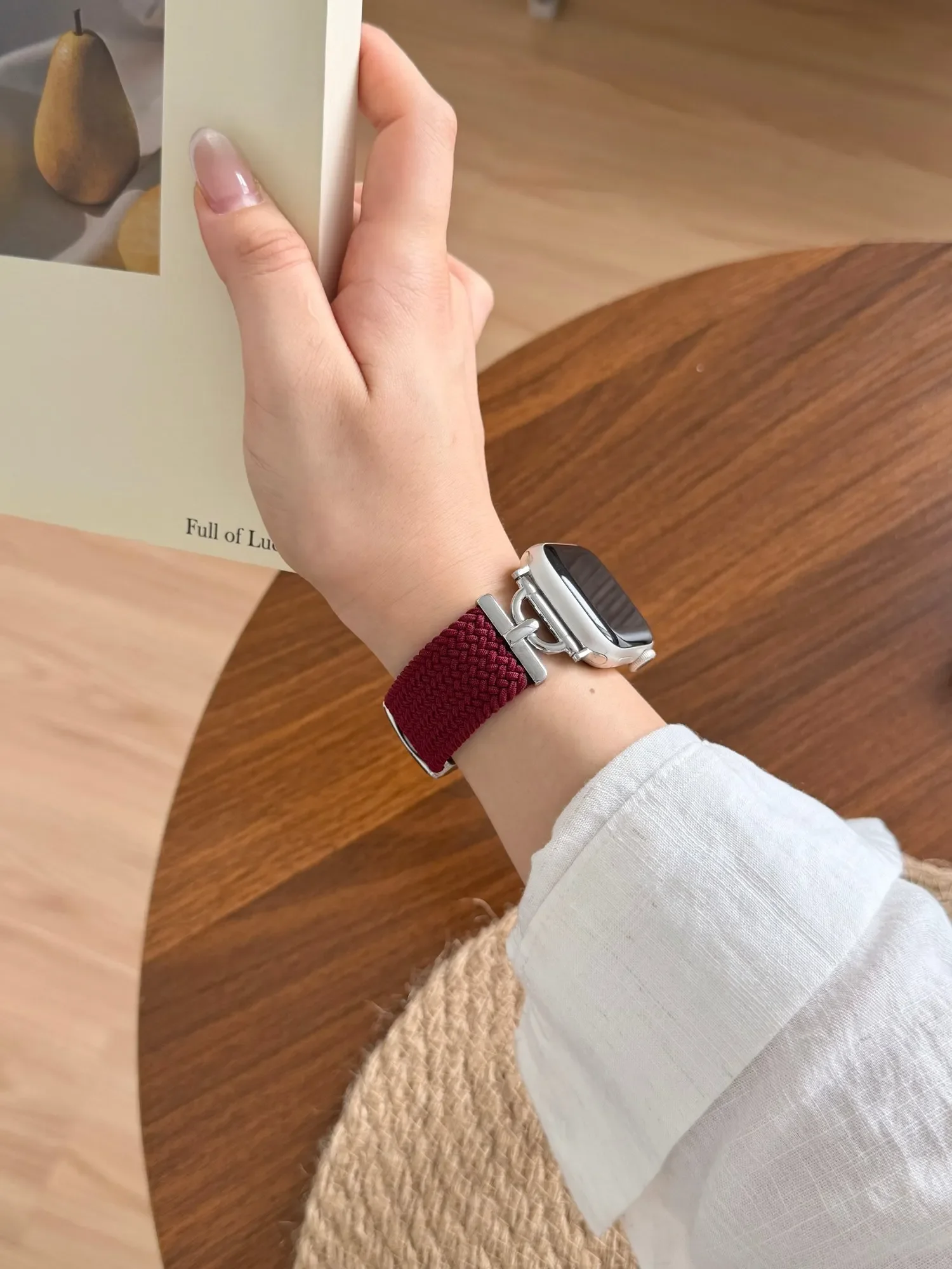 Deluxe Wide magnetic nylon strap For Apple Watch band women Series S11/10/7/6/5/9 40mm 41mm 38mm 42mm 44mm 45mm 46mm