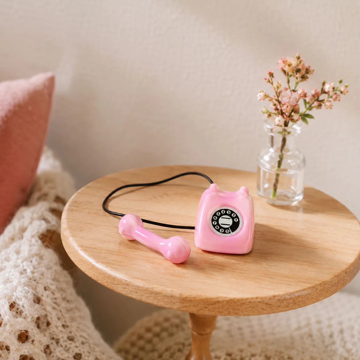 1:12 Mini Retro-Telefon Puppenhaus-Dekoration, Vintage Wählscheiben-Telefonmodell mit Kabel, Winziges Schreibtisch-Telefonzubehör – Detail 6