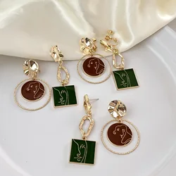 Temperament Vitnage Style Ear Clip Contrasting Color Simple Lines Asymmetrical Abstract Face Clip on Earrings without piercing