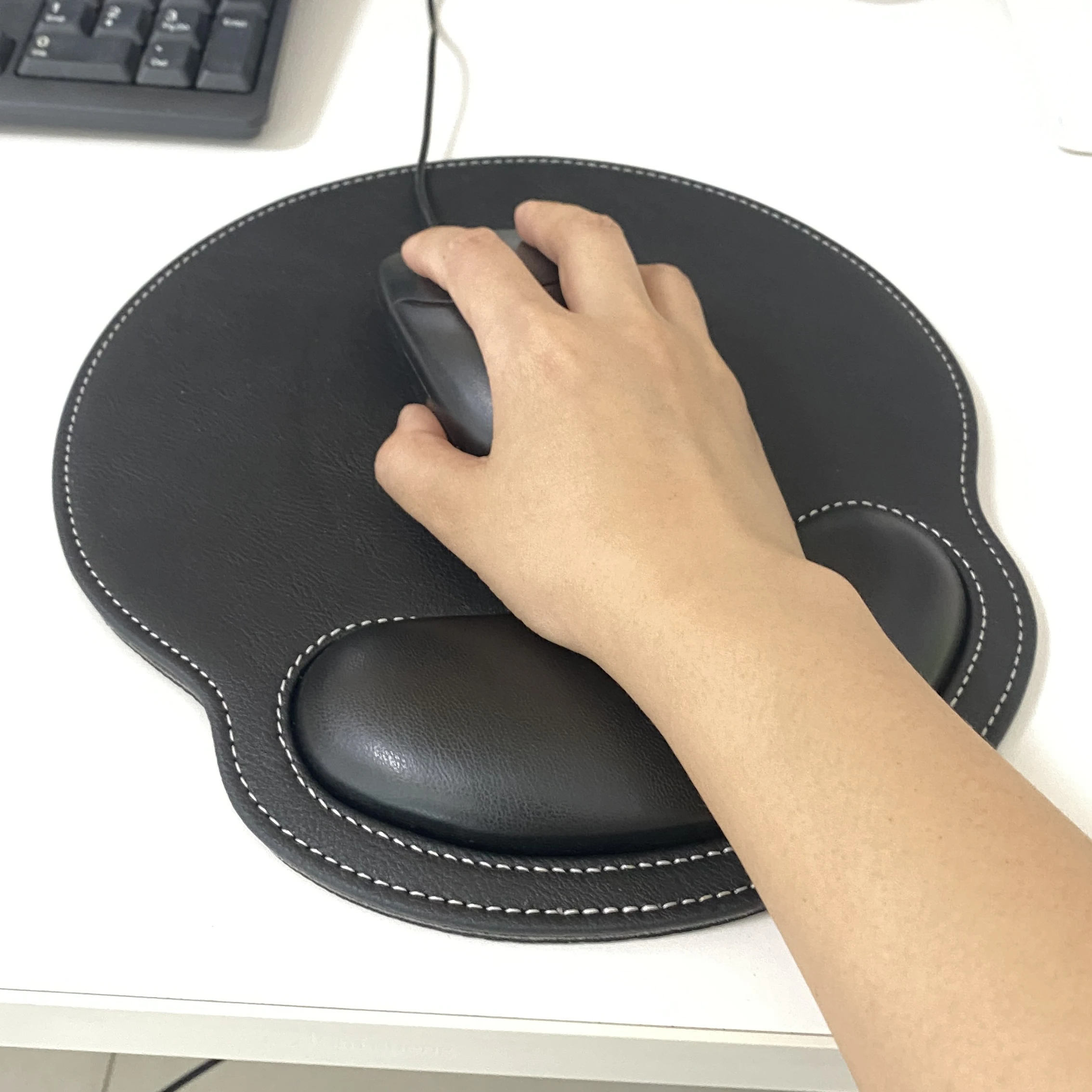 Leather Round Mouse Pad Wrist Support  Gaming Keyboard Pad Durable Ergonomic Anti Slip Non-Slip Base Rest Support Brown 、Black