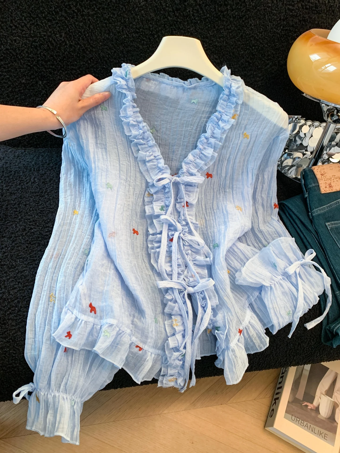 

Потрясающая летняя женская блузка-накидка из хлопка и льна с вышивкой и рюшами на рукавах, легкая, свободного кроя, с защитой от солнца, омолаживающая образ