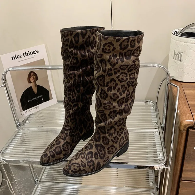 

Cow Suede Leopard Low Heel Pointed Toe Knee-High Winter Keep Warm Plus Size Modern Boots 2025 New Versatile Fashion Shoes