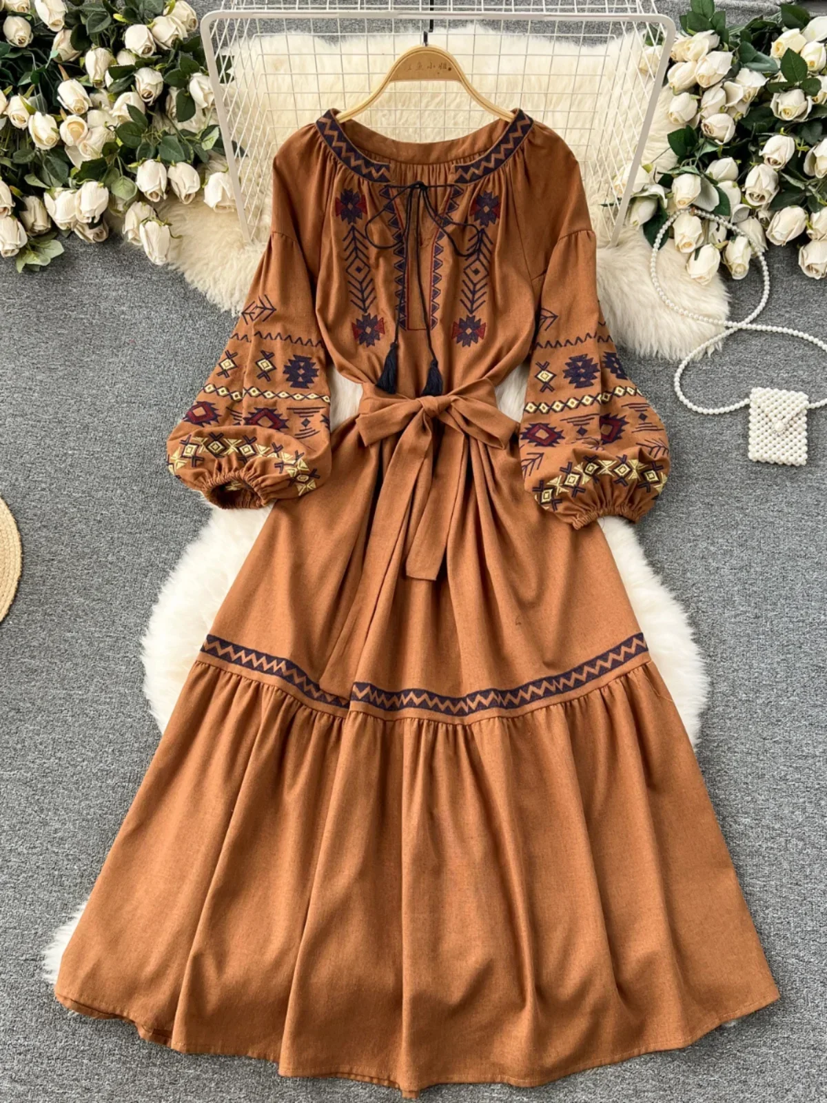 Women Bohemian Vacation Dress Travel Wear Sweet Western-style Embroidery Loose Waist Large Hem Midi Length Vestidos DS001