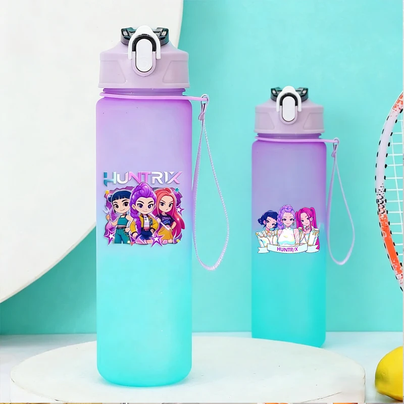 750ml KPOP Demon Hunters Farbverlauf Wasserflaschen Hochkapazitäts-Trinkbecher mit Strohhalm Tragbare Mädchen-Trinkflasche für Büro, Schule und Outdoor