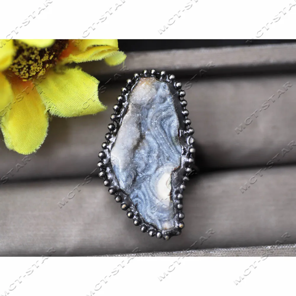 

Z14235 40mm Natural Baroque Gray Crystal Agate Raw Stone Ring