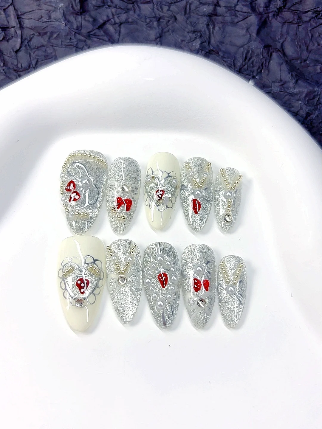 

Cat's Eye Steel Bead Diamond Medium Almond Style Fashion Nail Art (C367)