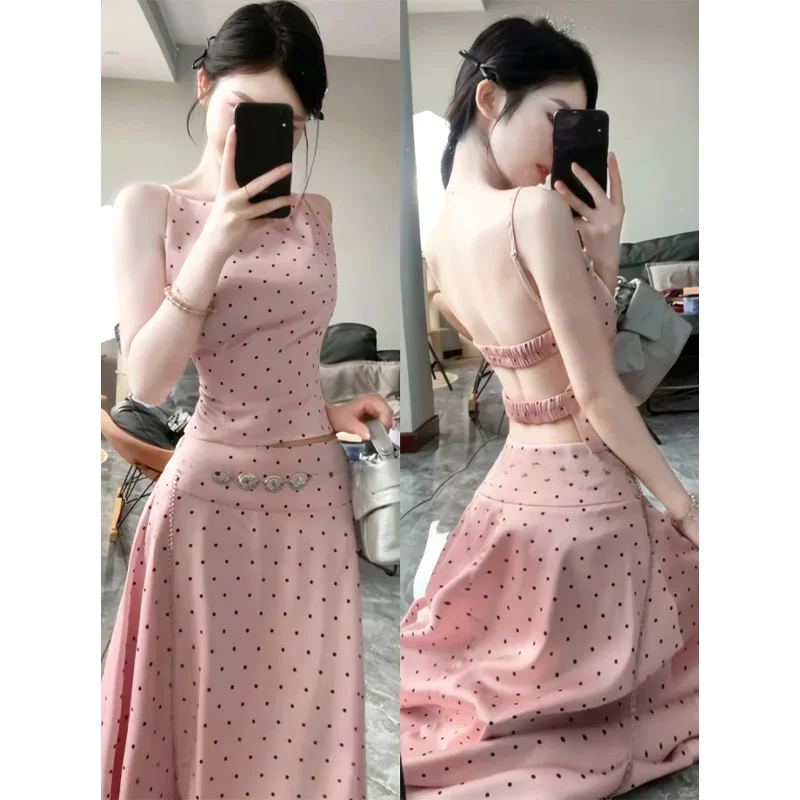 

Летний комплект в корейском стиле: топ с открытой спиной в горошек на бретелях и юбка-полусолнце. Новинка. Женская мода.