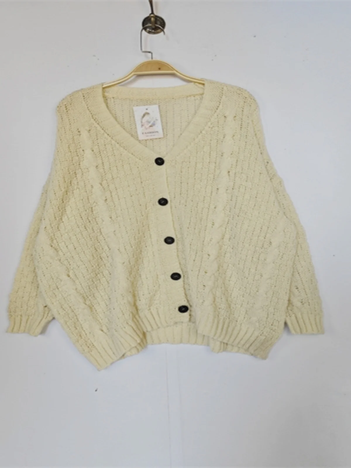 

Мягкий и легкий женский свитер из шерсти мутона в стиле ретро, винтажный дизайн, мягкий и легкий, свободный крой, длинный свитер свеча для поездок на работу, обычный тай...