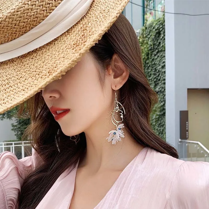 Bohemia White Flower Asymmetry Hanging Earrings for Women Trendy Long Tassel Crystal Dangle Earring Wedding Party Jewelry Gift