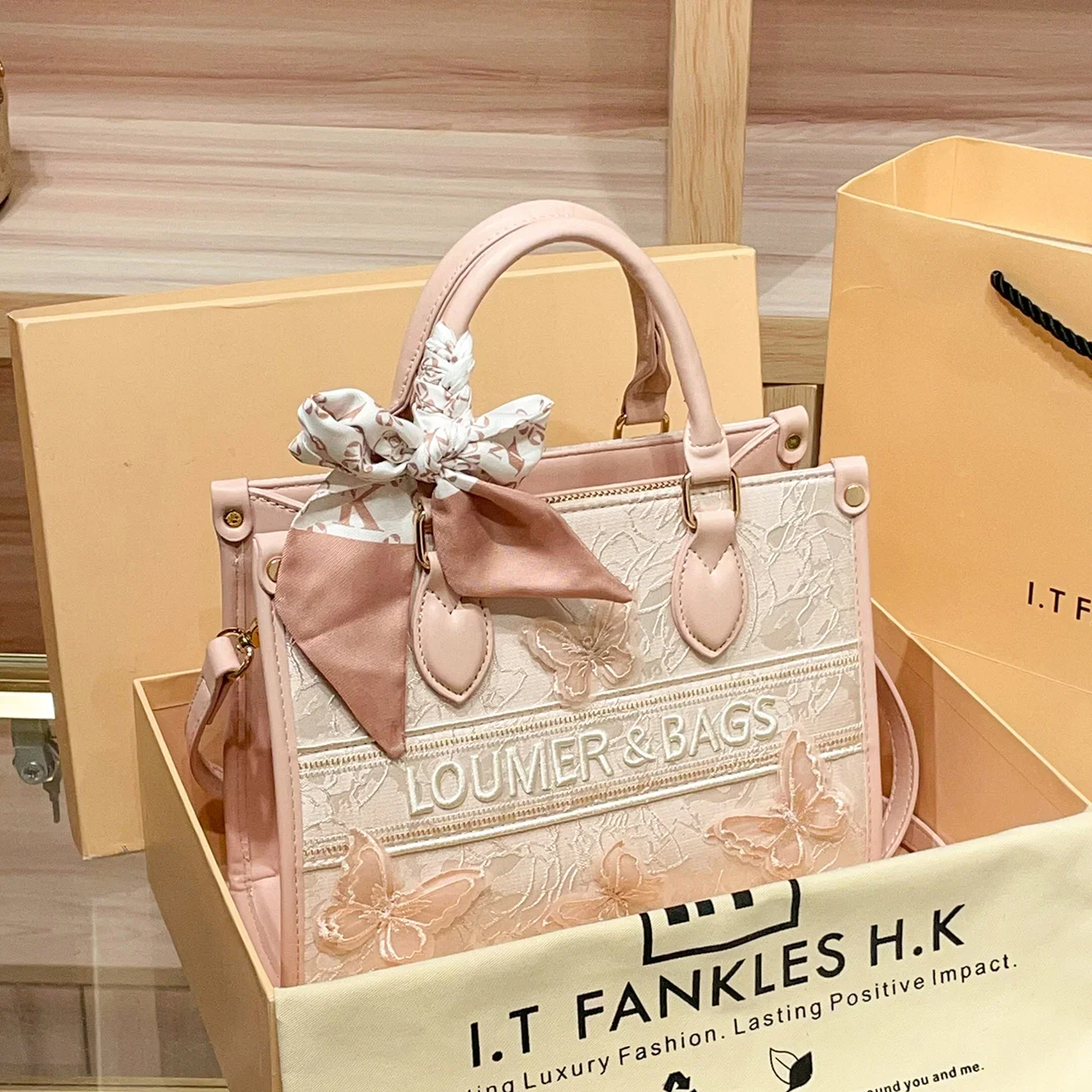 

2025 new pink leather shoulder crossbody high-end portable tote bag