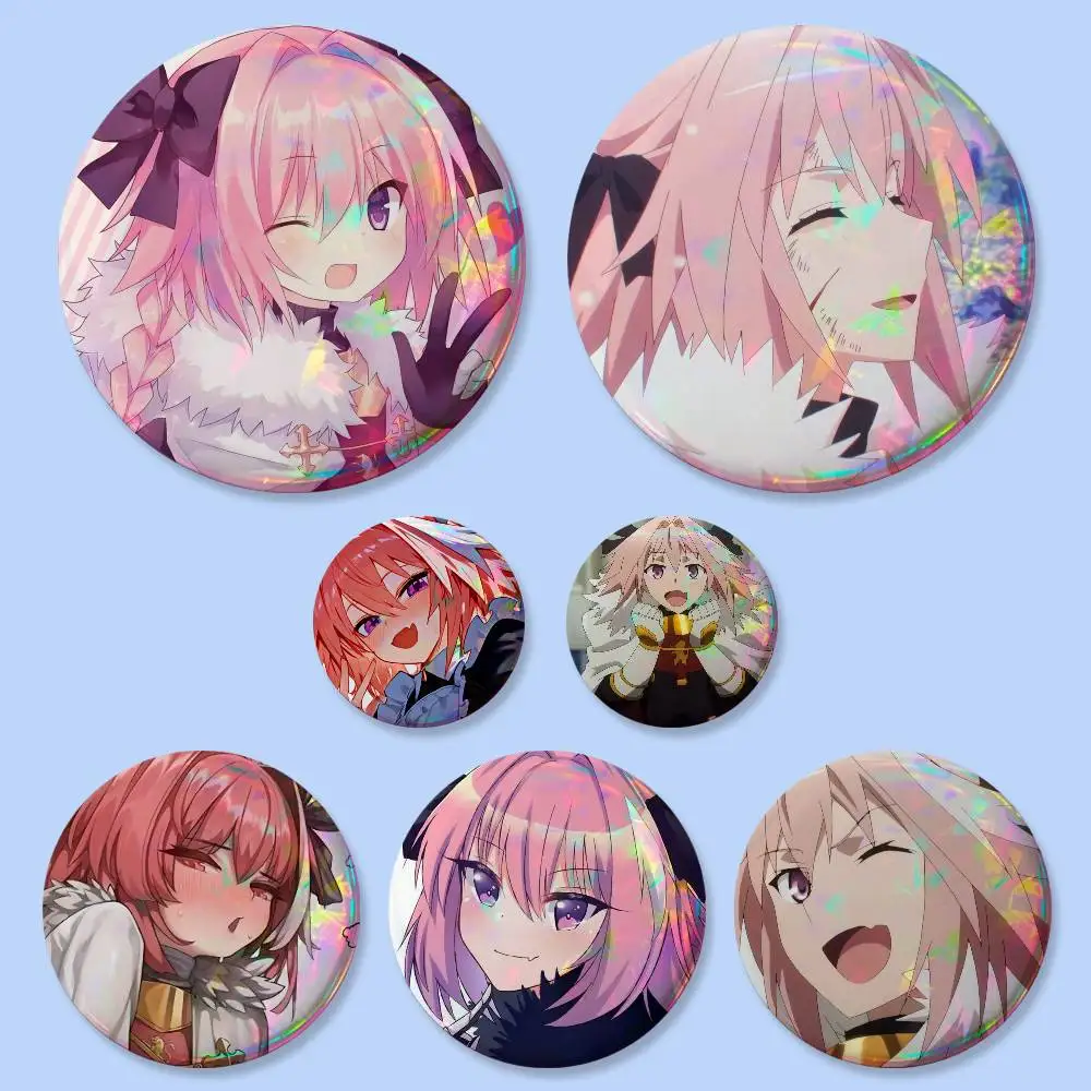 1 Stück Fate Grand Order Astolfo Abzeichen 25 32 44 58 75 mm Runde Cosplay-Pins Taschendekoration Fangeschenke für Fans Brosche Souvenir