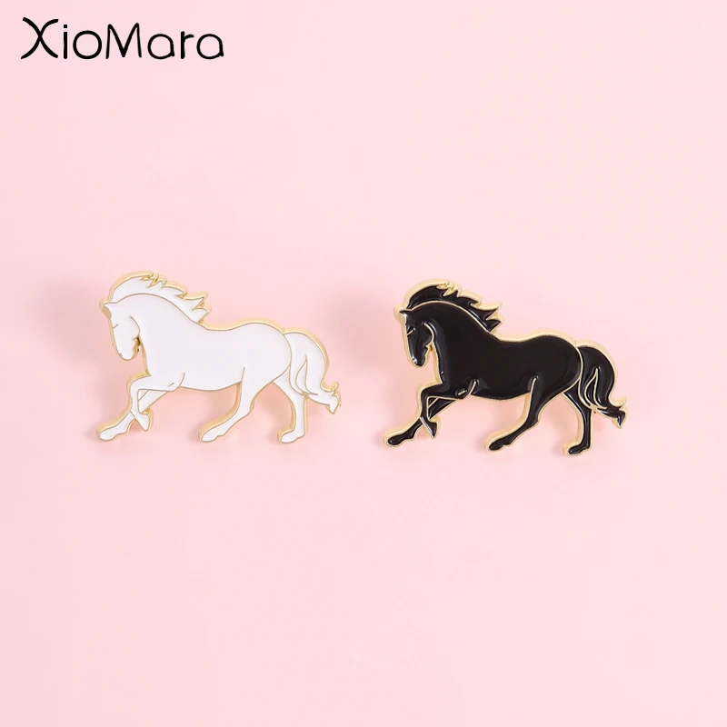 Minimalist Luxury Enamel Pin Black White Gold Galloping Horse Detail Running Horse Pin Pair Unisex Daily Commute Business Gift