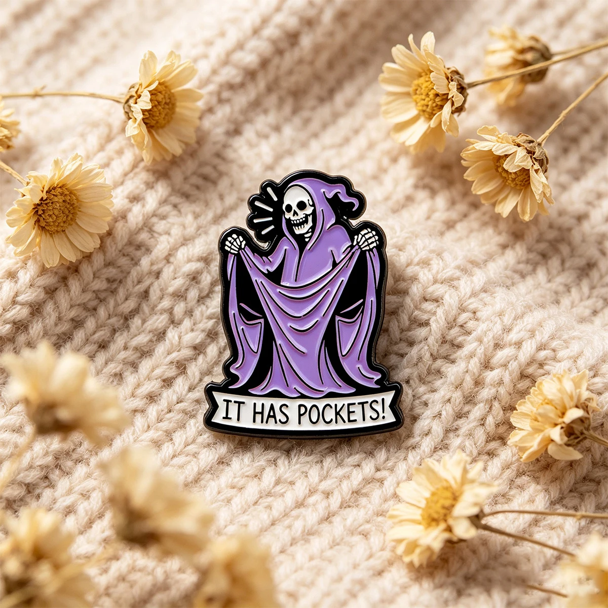9 Stück lustige "ES HAT TASCHEN!" Emaille-Pin mit humorvollem Zitat, Brosche, Anstecknadel für Rucksack, Jacke, Kleidung, Dekorationszubehör, Geschenk – Detail 6