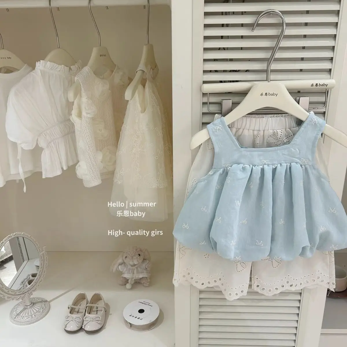 

Girls Summer Light Green Flower Bud Top Beige Bow Pants Fashionable and Stylish Cute Sleeveless T-shirts