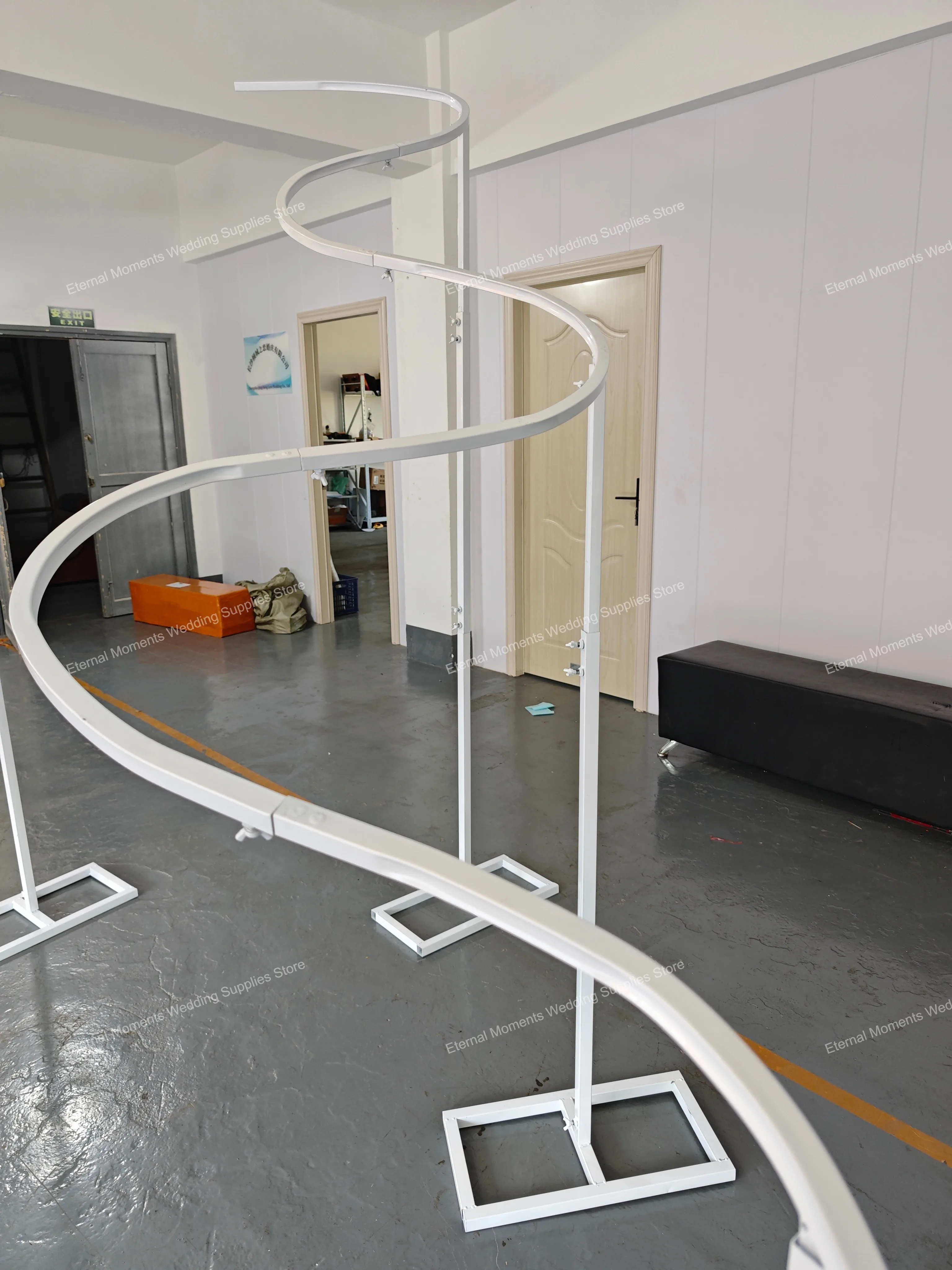 Höhenverstellbarer, gewellter Metall-Außenbogen im Ins-Stil – Dekorativer Hintergrund für Hochzeiten, Partys und Bühnenfotografie – Detail 4