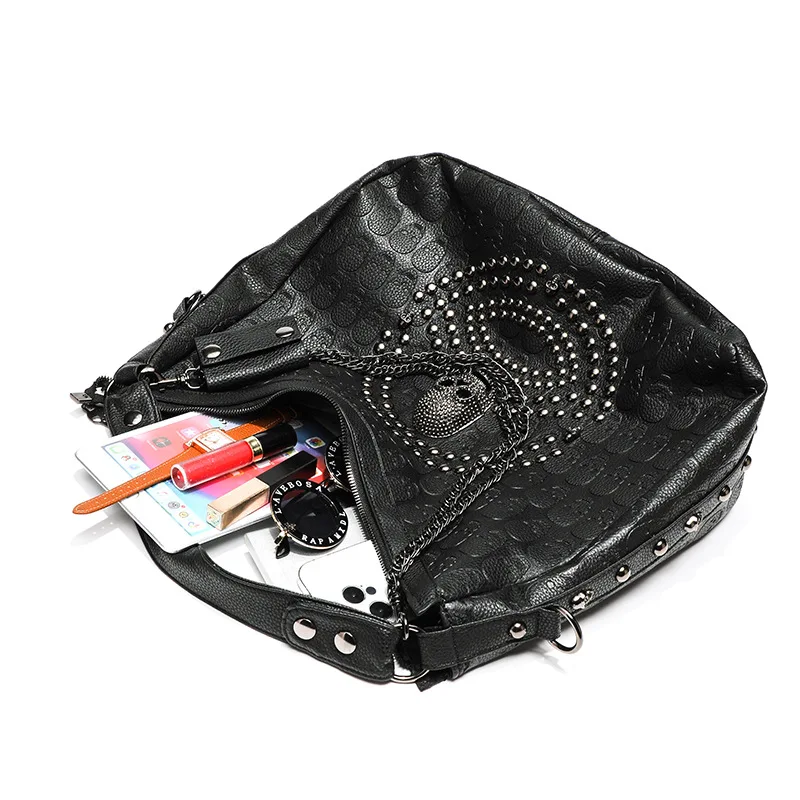 حقيبة يد جديدة على الطراز القوطي للنساء حقيبة حمل على طراز الدراجة النارية حقيبة سيدة كبيرة مثبتة عبر الجسم حقيبة كتف على شكل جمجمة C169