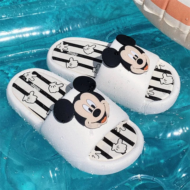 Disney Mickey hommes et femmes été nouveau modèle de dessin animé créatif mignon mode et sandales antidérapantes à semelles souples polyvalentes