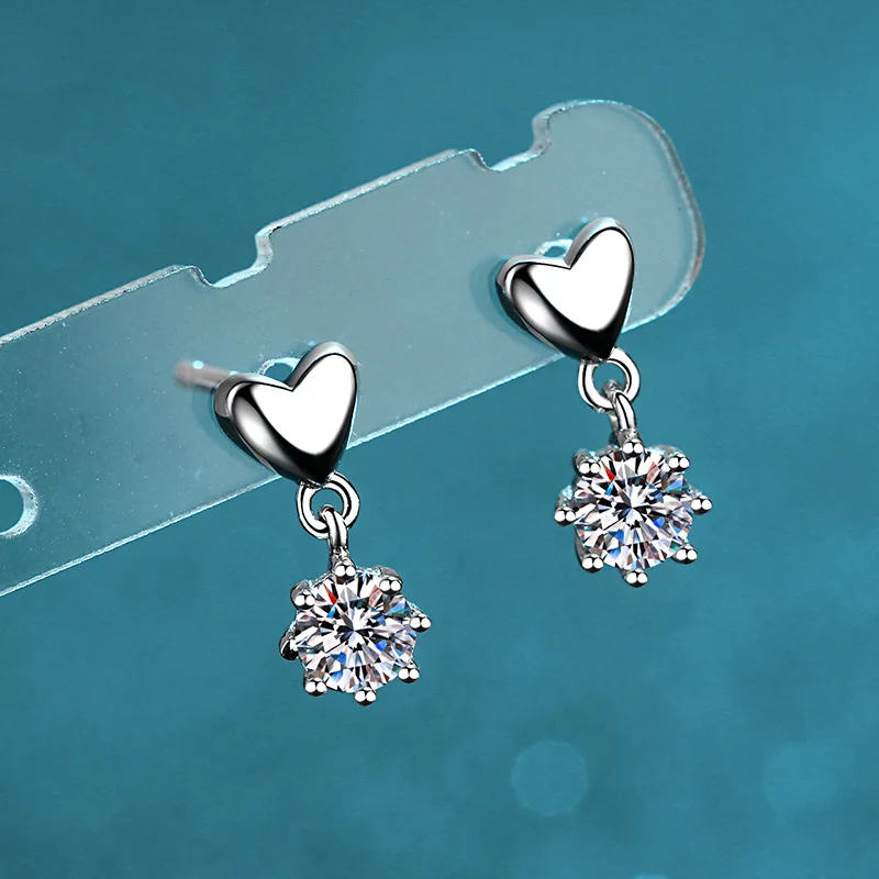 Pendientes de corazón simples de moissanita para mujer, platino PT950