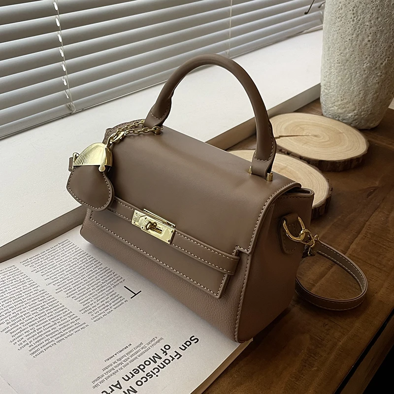 

Large Capacity Women's Chain Zipper Shoulder Bag Luxury Leather Fashion Crossbody Bag Designer Handbag With Adjustable Strap