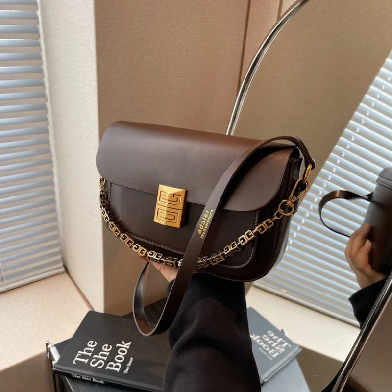 

Fashionable Ladies Crossbody-Bag Crafted From Fine Leather Featuring High-End Quality And Paris Commuter Vintage Look​