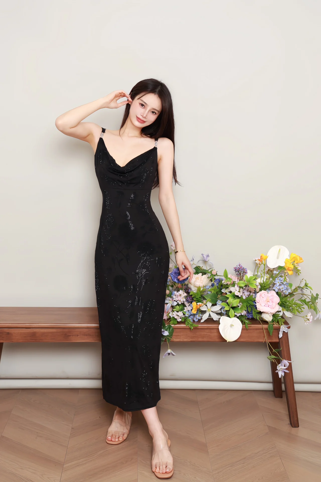 

2024 Spring/Summer New Women's Wear Elegant Black Swing Collar High-Grade Rhinestone Strap Dress 0330