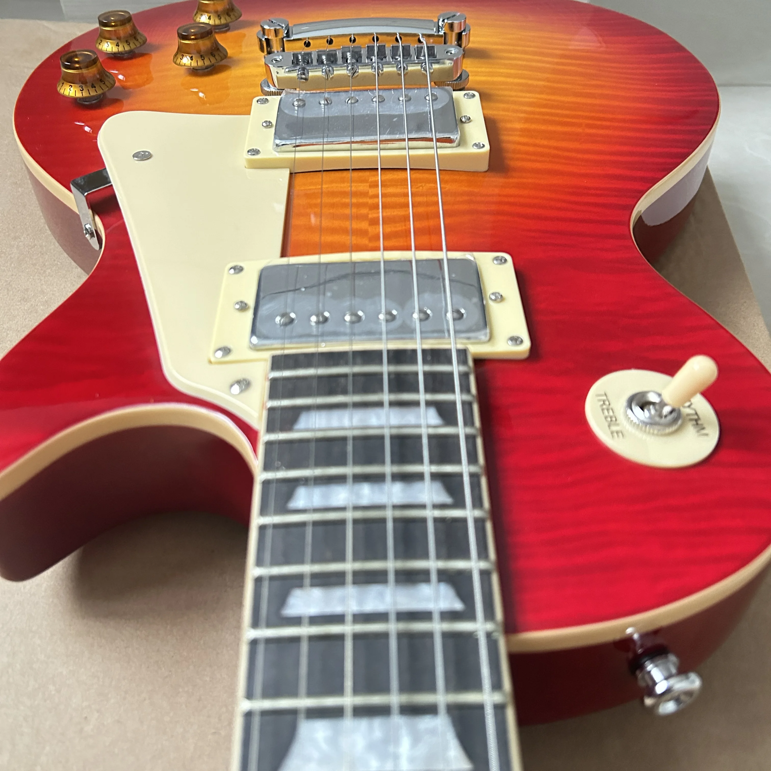 

Electric Guitar, Rosewood Fingerboard,Chrome Hardware,Made in China,Physical photograph,Mahogany Body, Cherry Sunburst Color