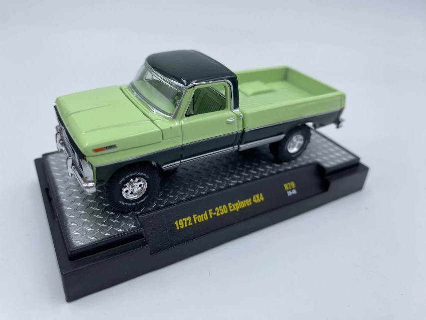 M2 MACHINES 1:64 1972 Ford F-250 explorer 4x4 Collection die cast alloy car model decoration gift