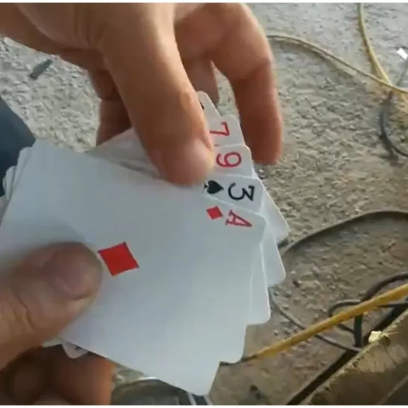 Instant Royal Flush Magic Trick 4 Spezial-Gimmick-Karten verwandeln schlechte Hand in gerade Flush Close-Up und Bühnenaufführer-Requisiten Spaß